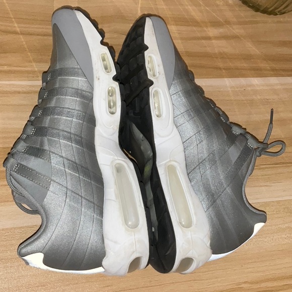 NIKE SIZE 9 - Picture 6 of 8